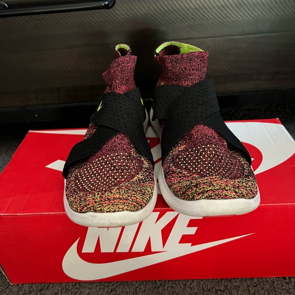 Nike - Picture 2 of 3